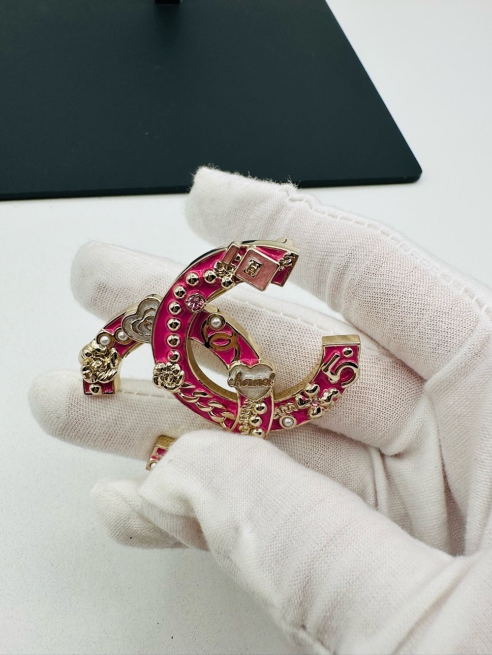 Chanel Pink Enamel Brooch Vintage - Picture 4 of 11